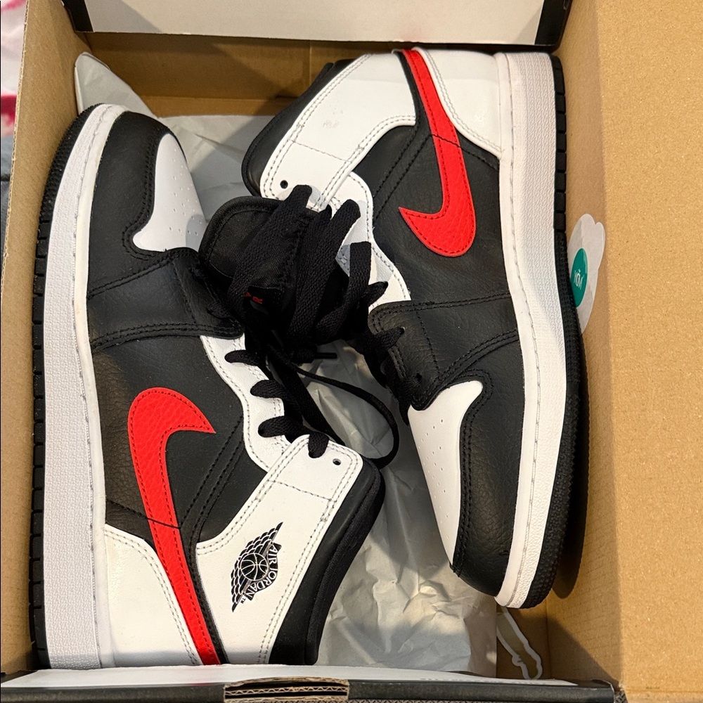 Nike Men's Black, White, and Red Sneakers